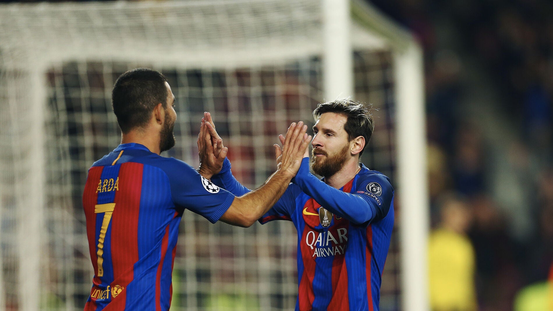 Messi y Arda celebran el 1-0 ante el Borussia M&ouml;nchengladbach