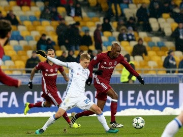 Momentos del encuentro entre el Dinamo de Kiev ante el Besiktas