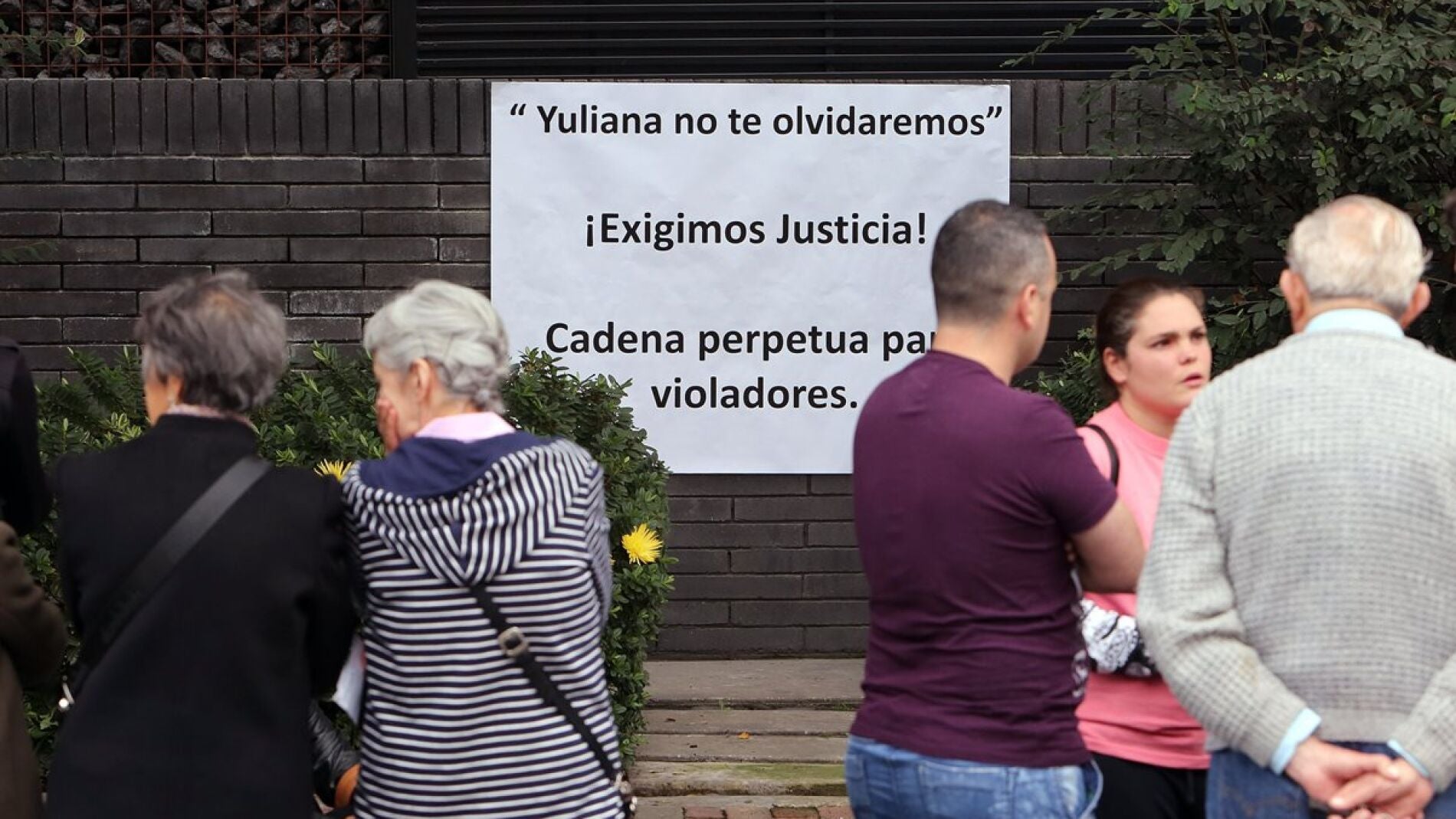 Cartel exigiendo justicia tras la muerte de la ni&ntilde;a Yuliana, en Colombia