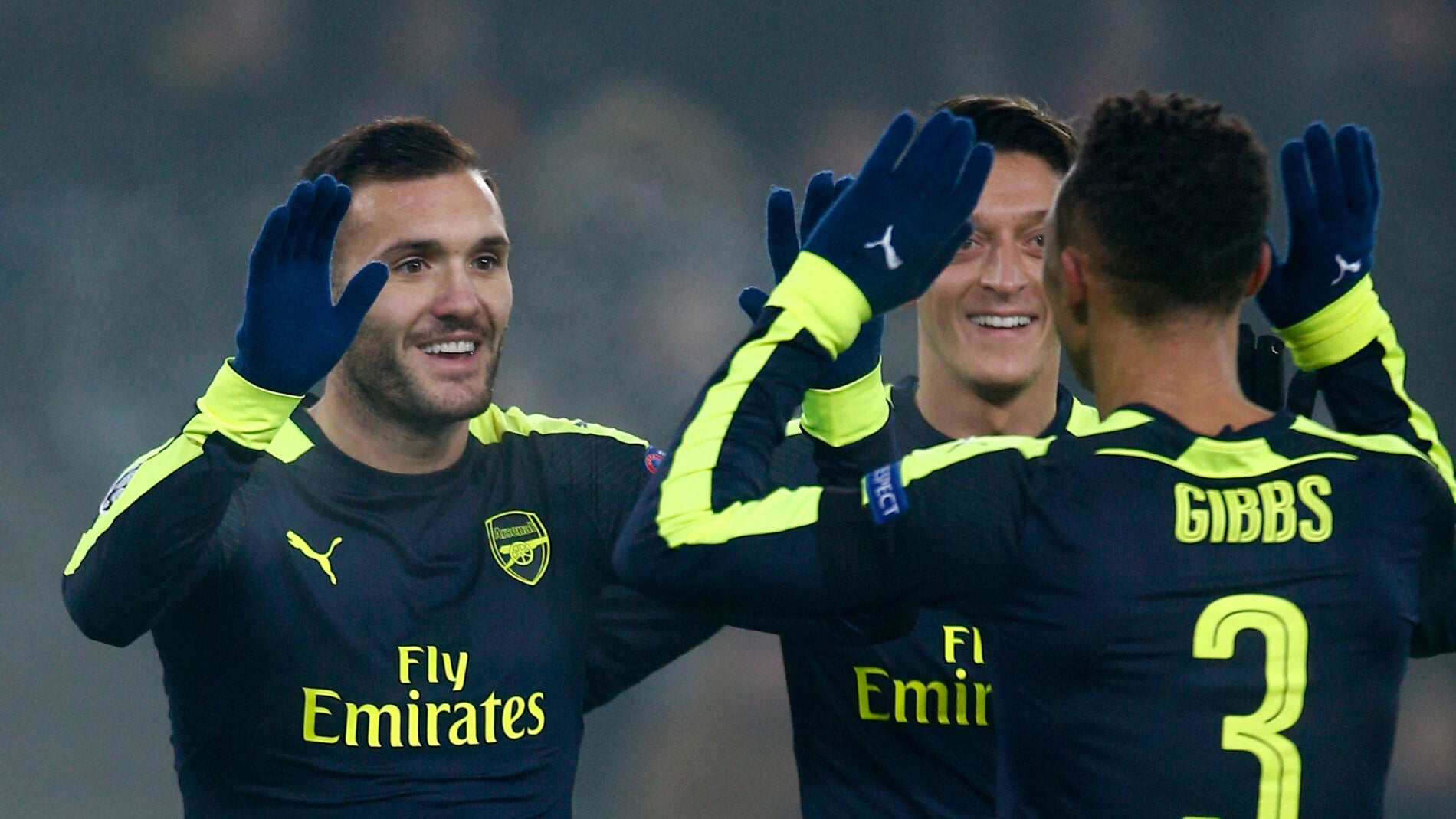 Lucas P&eacute;rez celebra uno de sus goles ante el Basilea