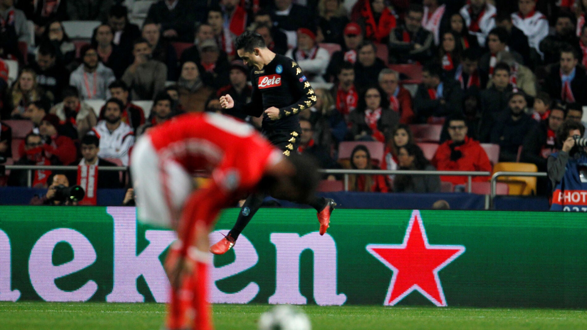 Callej&oacute;n celebra su gol ante el Benfica