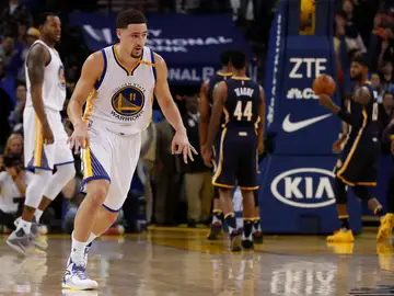 Klay Thompson celebra uno de sus triples contra los Pacers Klay Thompson celebra uno de sus triples contra los Pacers