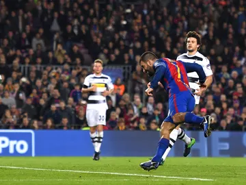 Arda Turan en uno de sus goles al Moenchengladbach Arda Turan en uno de sus goles al Moenchengladbach