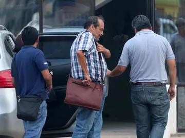 Fiscales detienen al director general de la aerolínea boliviana Lamia, Gustavo Vargas Gamboa Fiscales detienen al director general de la aerolínea boliviana Lamia, Gustavo Vargas Gamboa
