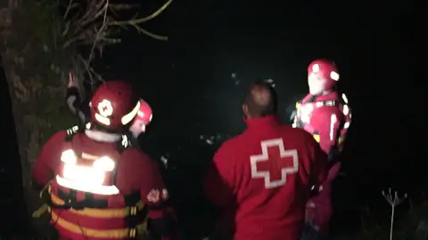 Operarios de Cruz Roja Operarios de Cruz Roja