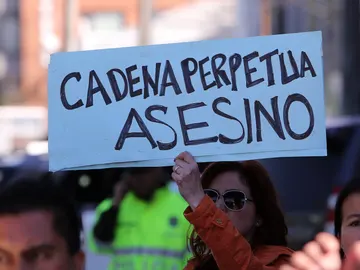 Uno de los carteles en la manifestación contra el presunto asesino de Yuliana, una niña colombiana de siete años Uno de los carteles en la manifestación contra el presunto asesino de Yuliana, una niña colombiana de siete años