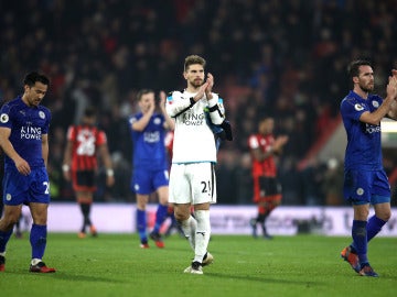 Los jugadores del Leicester se lamentan tras la derrota