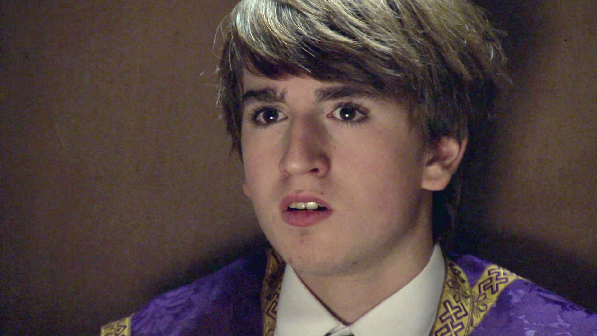 Marta admite la verdad ante su hermano Bruno, oculto en el confesionario