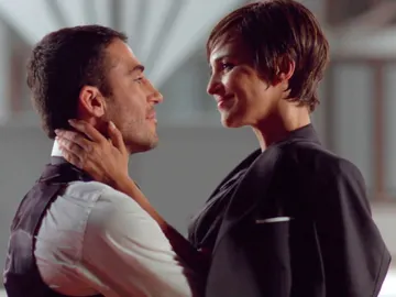 Ana quiere sorprender a Alberto presentándole a alguien muy especial Ana quiere sorprender a Alberto presentándole a alguien muy especial