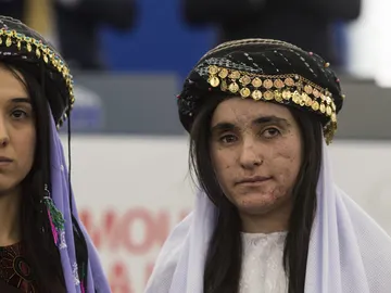 Nadia Murad (i) y Lamiya Aji Bashar, supervivientes de la esclavitud sexual de Daesh Nadia Murad (i) y Lamiya Aji Bashar, supervivientes de la esclavitud sexual de Daesh