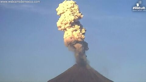 Frame 16.756363 de: Llamativas explosiones de gas y ceniza en el "Volc&aacute;n Fuego", en M&eacute;xico 