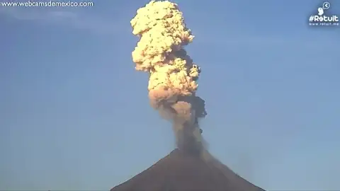 Frame 16.756363 de: Llamativas explosiones de gas y ceniza en el "Volcán Fuego", en México Frame 16.756363 de: Llamativas explosiones de gas y ceniza en el "Volcán Fuego", en México