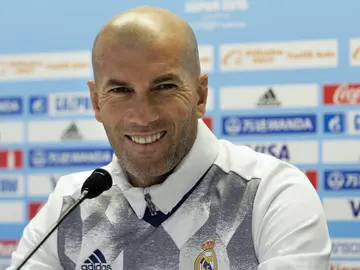 Zinedine Zidane, sonriente en una rueda de prensa Zinedine Zidane, sonriente en una rueda de prensa