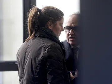 El abogado de la familia de Nadia con la madre de la pequeña El abogado de la familia de Nadia con la madre de la pequeña