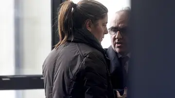 El abogado de la familia de Nadia con la madre de la pequeña El abogado de la familia de Nadia con la madre de la pequeña