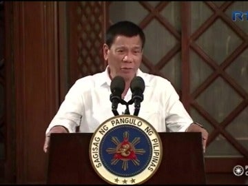 Frame 0.654309 de: El presidente de Filipinas reconoce que mató a drogadictos, lo que puede inhabilitarle