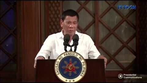 Frame 0.654309 de: El presidente de Filipinas reconoce que mat&oacute; a drogadictos, lo que puede inhabilitarle