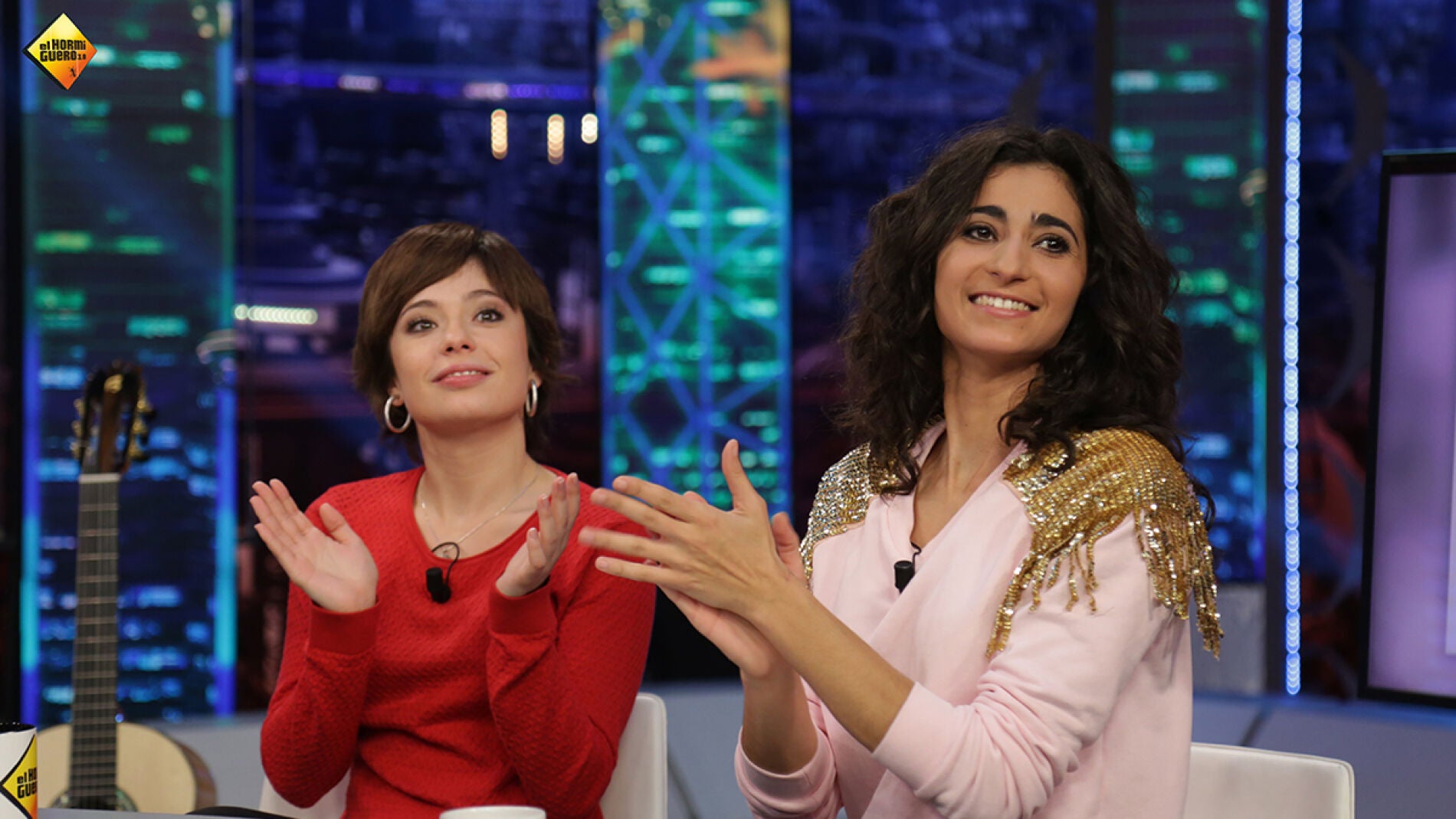 Anna Castillo y Alba Flores cantan 'Blue Moon' en directo en 'El Hormiguero 3.0'