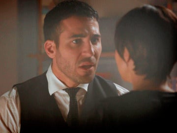 Ana le confiesa a Alberto entre lágrimas que tienen un hijo