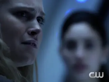 Frame 37.035598 de: Los supervivientes de la Tierra, amenazados en el primer avance de 'The 100' Frame 37.035598 de: Los supervivientes de la Tierra, amenazados en el primer avance de 'The 100'