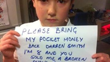 El niño de 8 años pidiendo que le devuelvan el dinero 