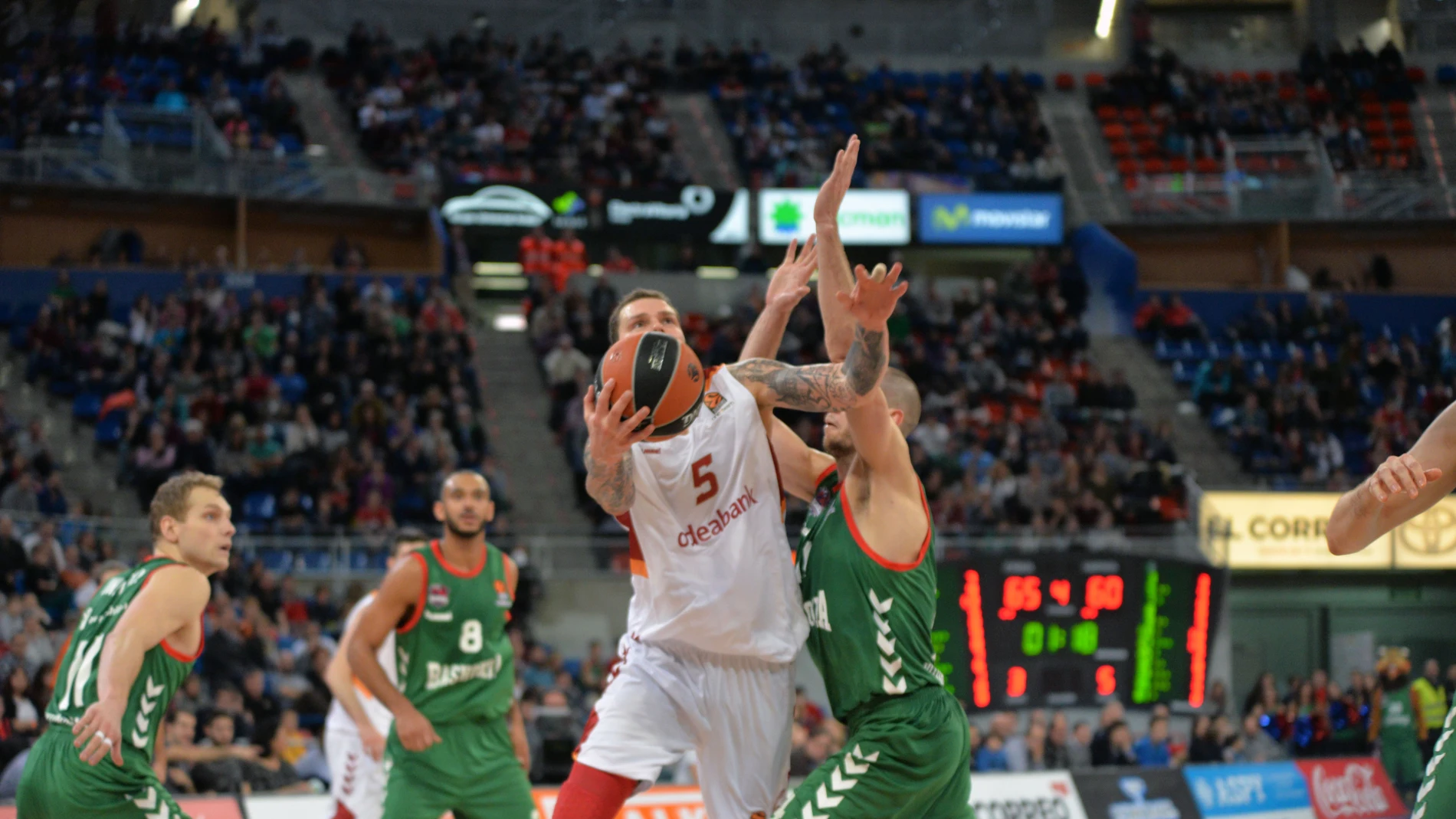 Instantes del partido entre el Unics Kazan y el Baskonia Instantes del partido entre el Unics Kazan y el Baskonia