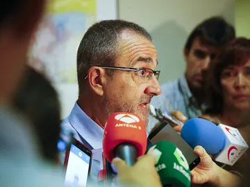 El juez Juan Pedro Yllanes atiende a los medios El juez Juan Pedro Yllanes atiende a los medios