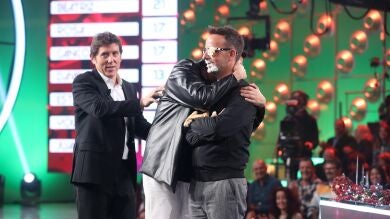 David Guapo engaña a un inocente Àngel Llàcer