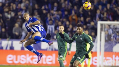 Deyverson da tres puntos de oro al Alavés ante el Betis