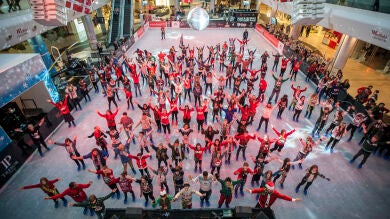 Reino Unido se viste con jerséis navideños para recaudar fondos para colaborar con la ONG Save The Children