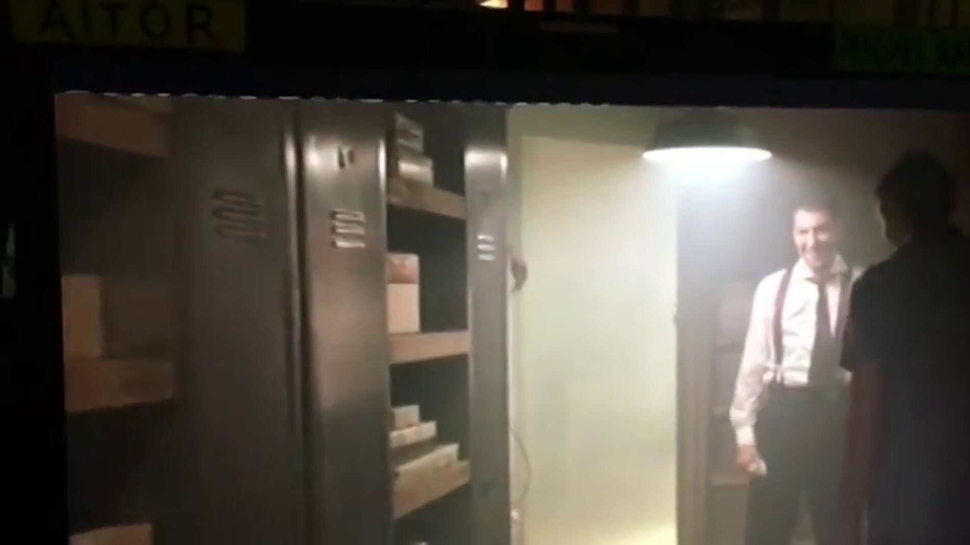 Frame 17.588277 de: Miguel &Aacute;ngel Silvestre, un torpe s&uacute;per h&eacute;roe 