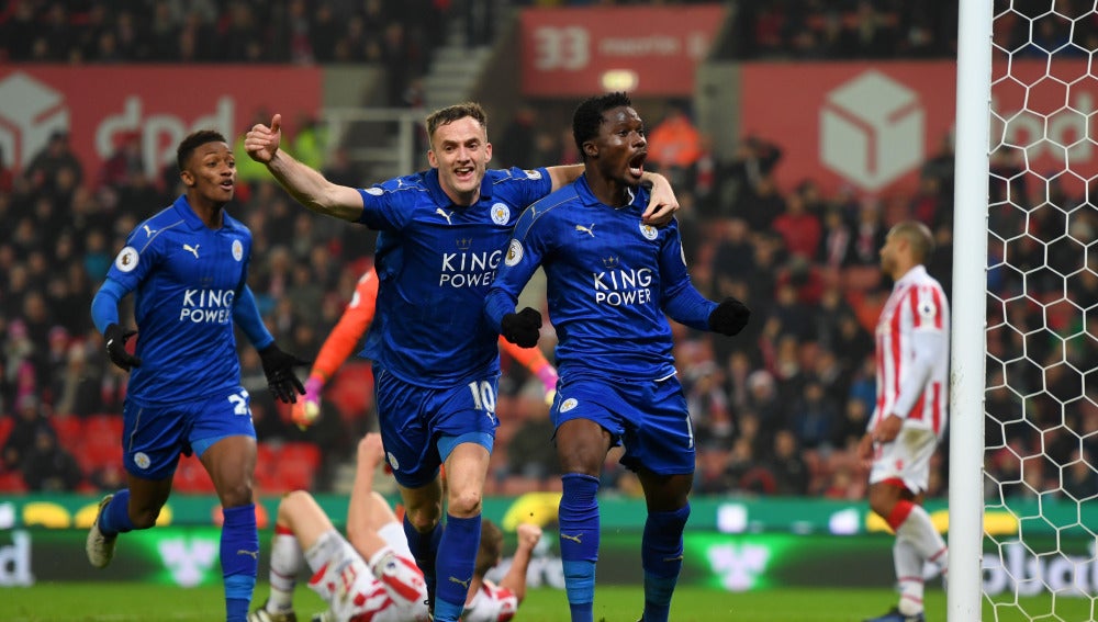 Daniel Amartey celebrando uno de los goles del Leicester