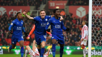 Daniel Amartey celebrando uno de los goles del Leicester