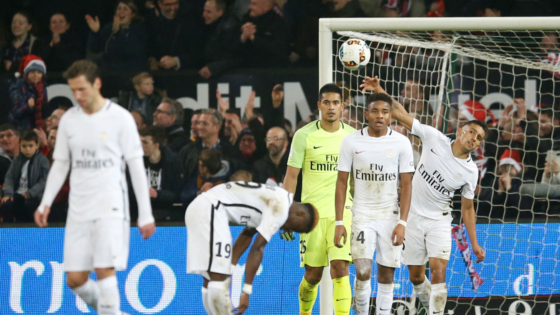 Jugadores del PSG, cabizbajos
