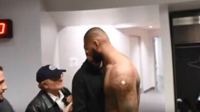 DeMarcus Cousins, de Sacramento Kings, se encara con un periodista por un artículo