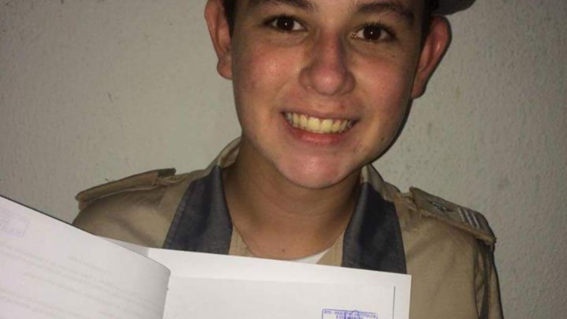 Kelvin con el registro de su f&oacute;rmula