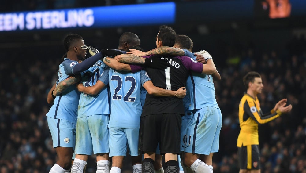 El Manchester City celebrando la victoria después del partido