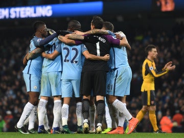 El Manchester City celebrando la victoria después del partido