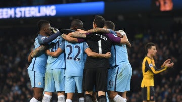 El Manchester City celebrando la victoria después del partido