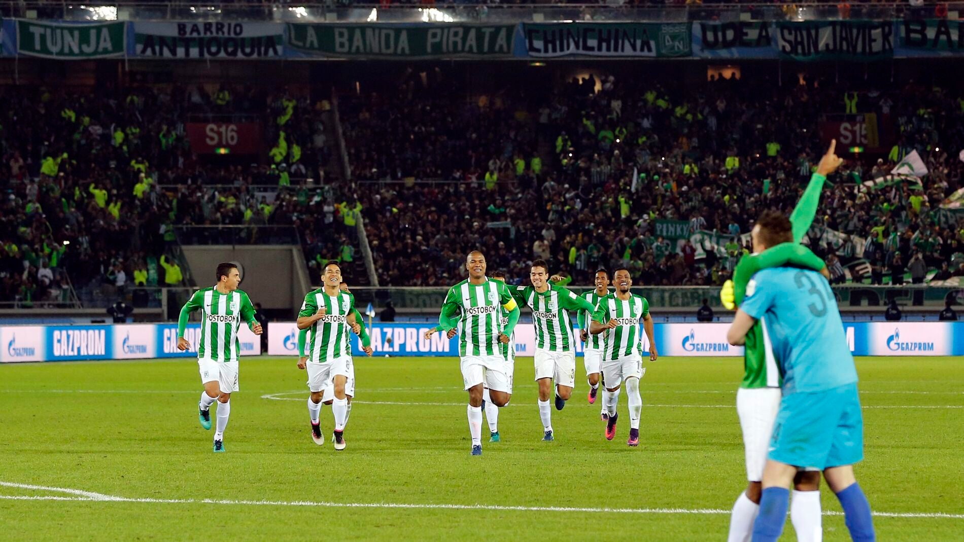 Miguel Borja y Franco Armani celebran la victoria