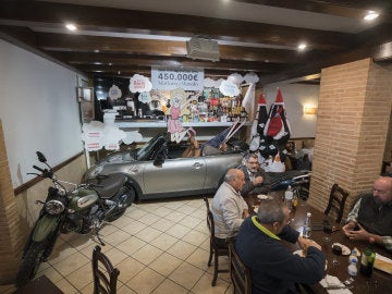 La macrocesta de Navidad del restaurante Mariano y Manolo, en Calamocha (Teruel)