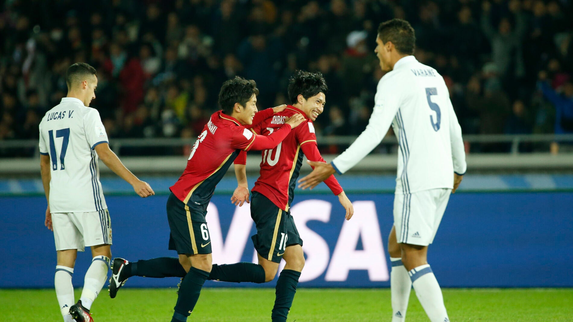 Shibasaki celebra su segundo gol