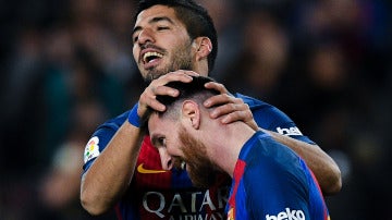 Leo Messi y Luis Suárez celebran un gol ante el Espanyol