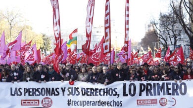 Más de 20.000 personas se manifiestan en Madrid para pedir al Gobierno que dialogue sin líneas rojas