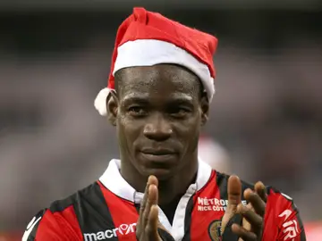 Balotelli, con gorro de Papa Noel Balotelli, con gorro de Papa Noel