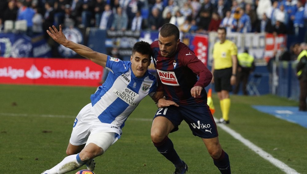 Unai Bustinza disputa ante Pedro León 