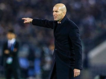 Zidane dando órdenes en un partido