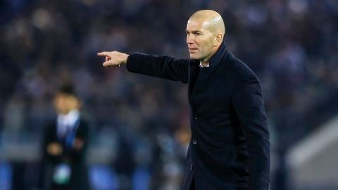 Zidane dando &oacute;rdenes en un partido