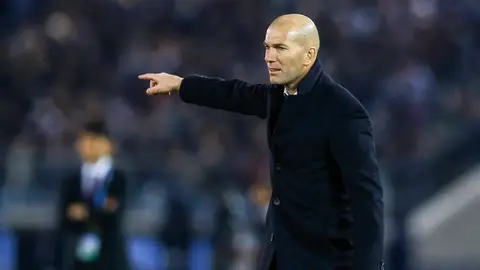 Zidane dando órdenes en un partido Zidane dando órdenes en un partido