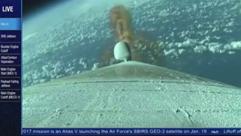 Frame 43.342222 de: El cohete Atlas V lanza con éxito un satélite de comunicaciones desde Cabo Cañaveral